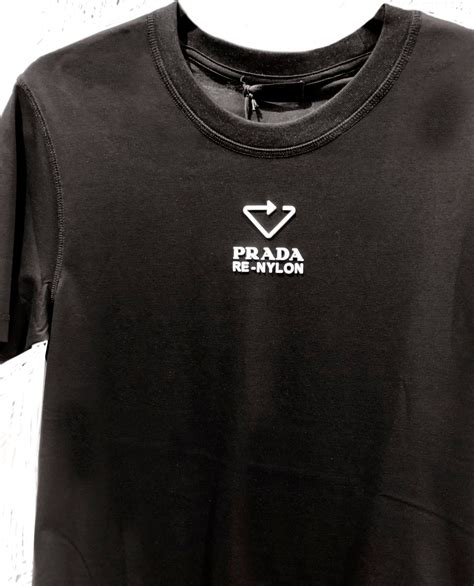 camiseta prada negra